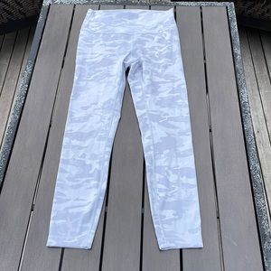Lululemon Wunder Under High-Rise Tight 25" *Luxtreme
Incognito Camo White Size 8
